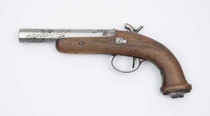 FRANCE, milieu du XIXème siècle Officer's percussion cap pistol.

Rear plate engraved...
