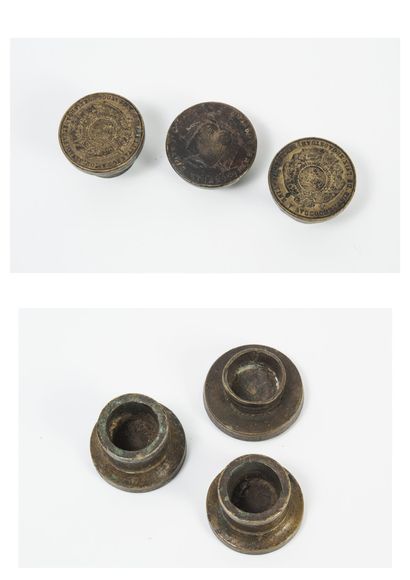 FRANCE, premier tiers du XIXème siècle Trois matrices de sceaux notariés en bronze...