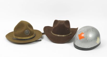 null Deux chapeaux en feutre, fin du XXème siècle :

- un souple de type Scoot US,...