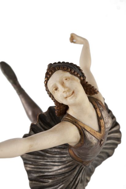 HIPPOLYTE FOURNIER (1853-1926) La danseuse, circa 1930.

Epreuve chryséléphantine...