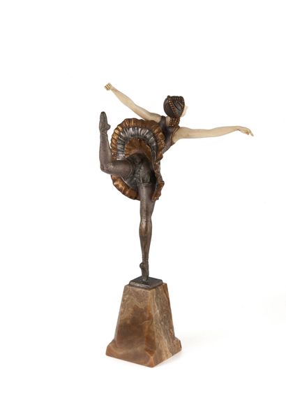 HIPPOLYTE FOURNIER (1853-1926) La danseuse, circa 1930.

Epreuve chryséléphantine...