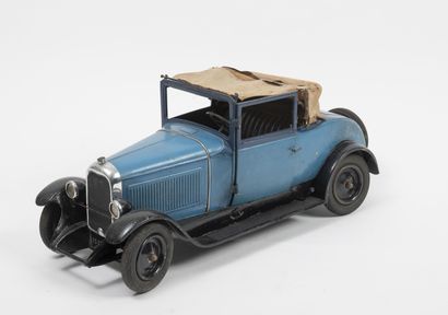 Jouet André CITROEN Faux cabriolet C6, vers 1928-1932.

en tôle bleu avec marchepieds...