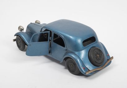 Jouet André CITROEN Normal 11 HP front wheel drive, 1936.

Made of injected metal...