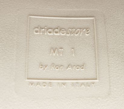 Ron ARAD (1951) Fauteuil MT1.

En polyethylène.

Edition Driade.

Rayures d'usage,...