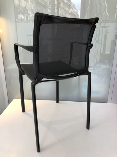 Alberto MEDA (1945) Suite of three bridge chairs model 417.

Highframe.

In black...