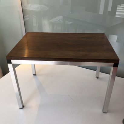 Dans le goût d'Erik HERLOW Petite table basse.

Acier et bois exotique.

42 x 60...