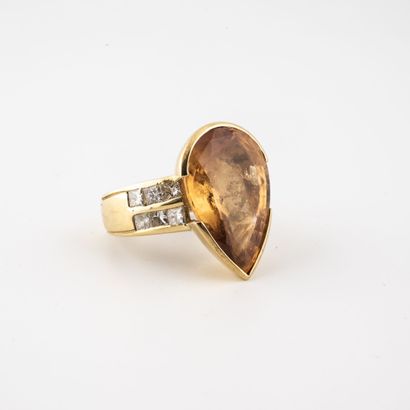 Yellow gold (750) ring set with a faceted...