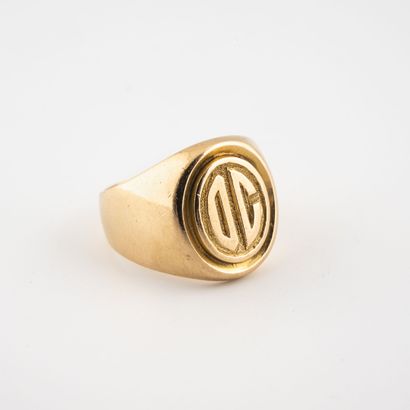  Yellow gold (750) signet ring with a circular matrix. 
Weight : 11.2 g. - Finger...