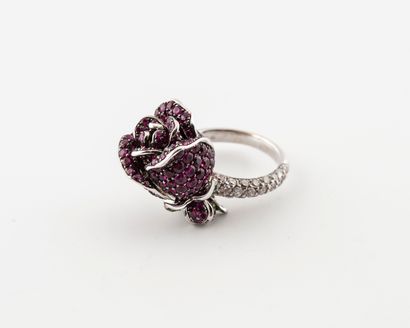  Amusing ring in white gold (750) showing a rose and a rosebud entirely paved with...