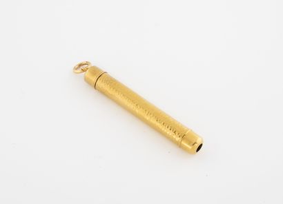 null Mechanical pencil in yellow gold (750). 
Weight : 9.5 g. - Length : 4.7 cm.