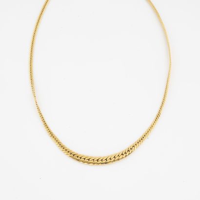 Necklace in yellow gold (750) with flat English...