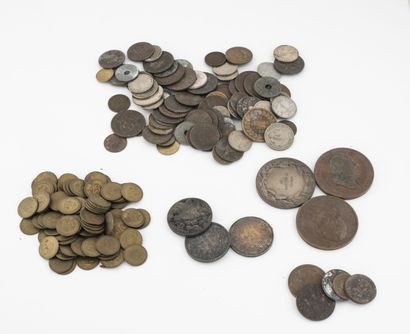 TOUS PAYS, XIXème-XXème siècles Lot of metal or silver coins (74 g.), metal tokens...