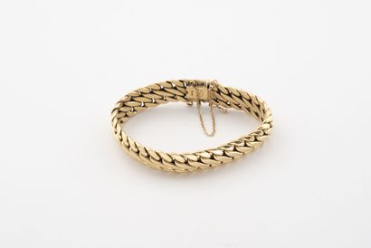 null Yellow gold (750) bracelet with double curb chain. 
Ratchet clasp with eight...
