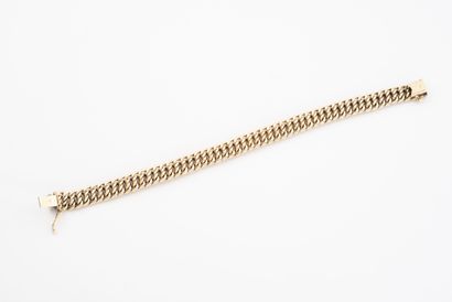 null Curb in yellow gold (750) with American mesh, partly filed. 

Ratchet clasp...