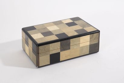 HERMES, Paris Jewelry box with green and black checkerboard pattern.

7,5 x 19 x...