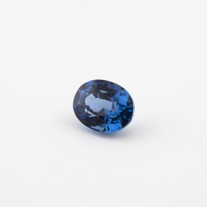 null 
Oval faceted Tanzanite on paper of 10 carats. 




With a GGL certificate....