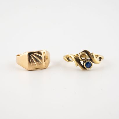 Lot comprenant : - Yellow gold Chevalière (750) 

Weight : 2.6 g. - Finger size :...