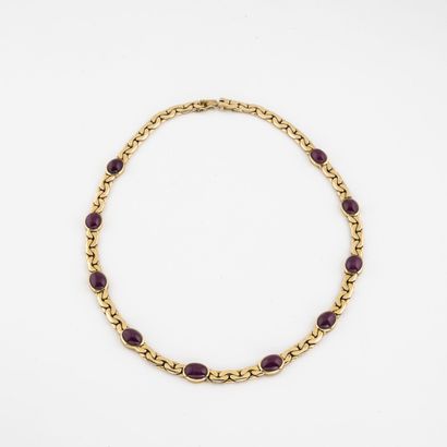  Yellow gold (750) bean necklace with cabochon ruby roots in a closed setting. 
Ratchet...