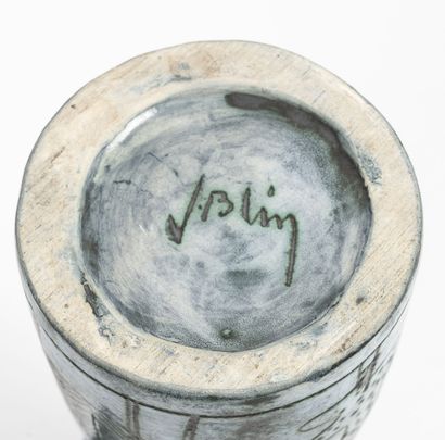 JACQUES BLIN (1920-1995) Pichet à anse.

En céramique émaillée bleu, essuyée et patinée...