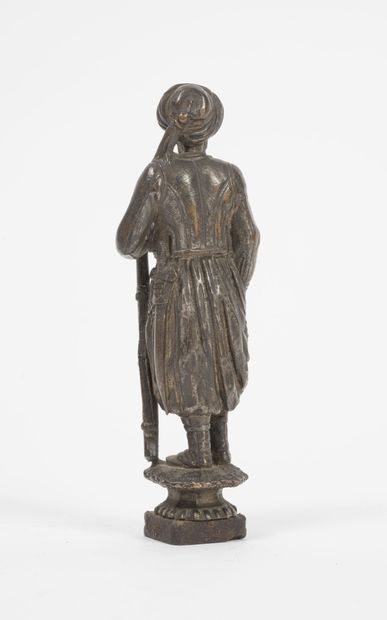 FRANCE, seconde moitié du XIXème siècle Cachet en bronze désargenté en forme de zouave...