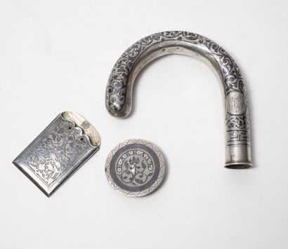 RUSSIE 
Lot of three silver objects (84 zolotniks / 875 / min. 800):




- a small...