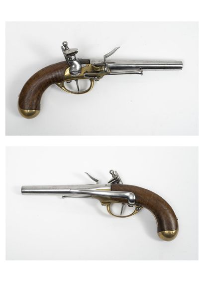 FRANCE, Manufacture de Maubeuge Pistolet de cavalerie à silex, modèle 1777.

Coffre...