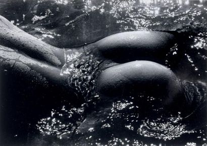 Lucien CLERGUE (né en 1934) Onze nus. Onze photographies originales, non datées....