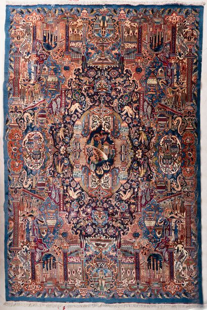 PERSE, MECHED, Kashmar, XXème siècle 
Grand tapis en laine polychrome à motif Sirchaki,...