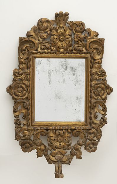 ITALIE (?), XVIIIème-XIXème siècle Miroir baroque à un bras de lumière.

Cadre en...