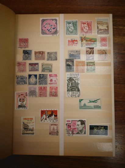 FRANCE,URSS, OUTREMER, dont CHINE 4 stamp albums.