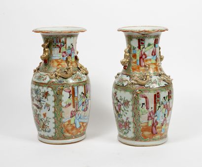 CHINE, Canton, fin du XIXème siècle ou XXème siècle Deux vases pouvant former paire,...