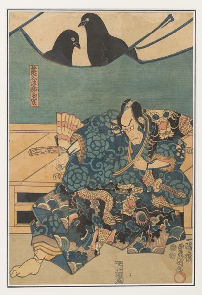 Utagawa Yoshiiku (1833-1904) Samouraï à l'éventail et couple de pigeons noirs.

Estampe...