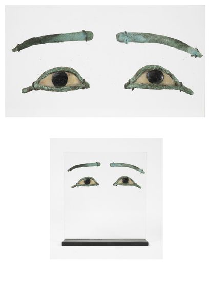 EGYPTE Paires d'yeux et de sourcils d'incrustation de sarcophage en bronze à patine...