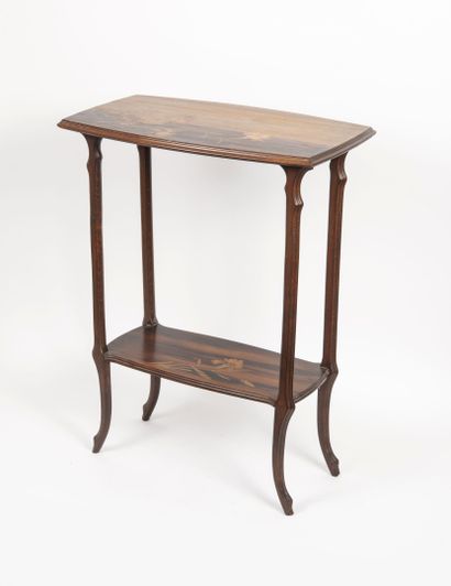 Émile GALLÉ (1846-1904) 
Table à thé en hêtre teinté et au plateau rectangulaire...