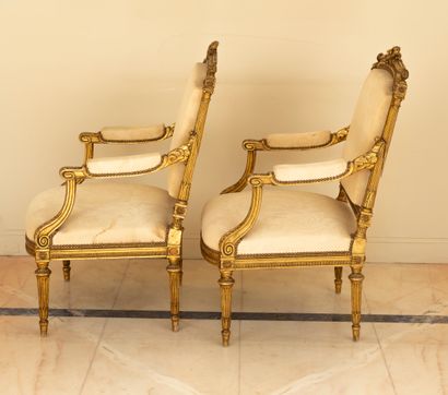 FRANCE, Style Louis XVI, vers 1880-1900 
Suite de quatre fauteuils à dossier plat...
