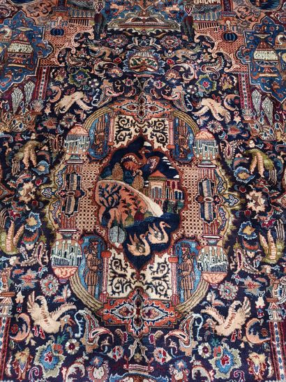 PERSE, MECHED, Kashmar, XXème siècle 
Grand tapis en laine polychrome à motif Sirchaki,...