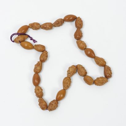 CHINE, début du XXème siècle 
Nenjou or rosary beads composed of 19 wooden beads...