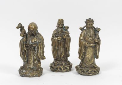 CHINE, XXème siècle Trois sages. 

Trois statuettes en bronze et alliages, à patine...