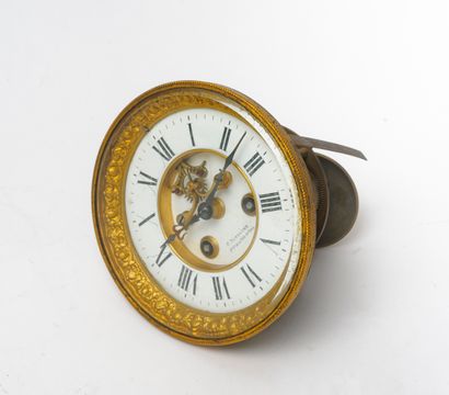 FRANCE, seconde moitié du XIXème siècle. Pendule en bronze et laiton dorés de forme...
