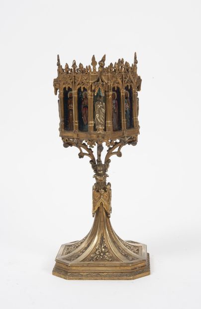 FRANCE, fin du XIXème siècle Partie de reliquaire dans le goût gothique en bronze...