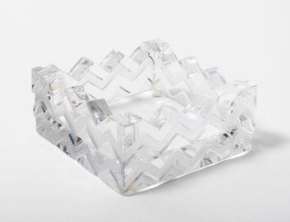 LALIQUE, France Cendrier carré modèle Soudan.

Épreuve en verre blanc moulé-pressé...