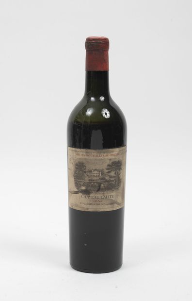 Château Lafite 1 bouteille, 1934.

Niveau basse épaule - vidange.

Enfoncements et...