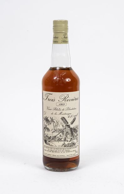 TROIS RIVIERES Une bouteille, 1969.

Vieux Rhum de plantation de la Martinique. 

Niveau...