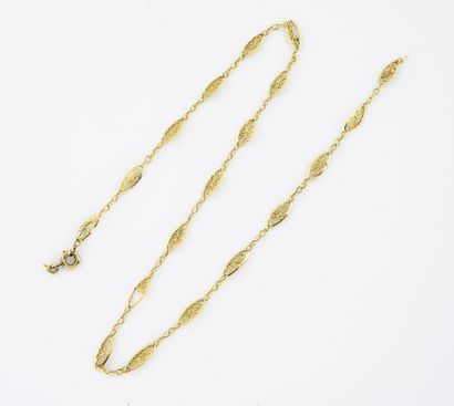 null Yellow gold (750) necklace with filigree links. 

Spring ring clasp.

Weight...