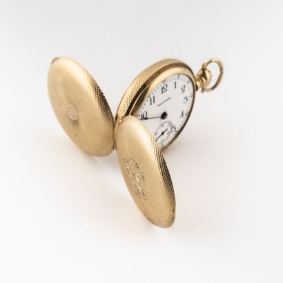 WALTHAM Yellow gold (750) collar watch. 
Front and back cover with radiating guilloché...