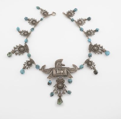 null 
Collier en argent (min.800) à motifs mexicains et perles imitant des turquoises....