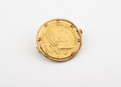 France Pièce de 40 francs or, Louis XVIII, 1818 Lille montée en broche en serti pincé.

Epingle...