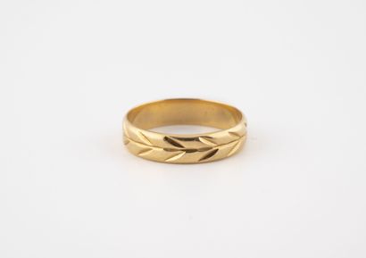 Wedding ring in yellow gold (750). 
Weight...