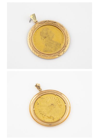 null Pendentif en or jaune (750) à bordure facettée, retenant une pièce de 4 ducat...