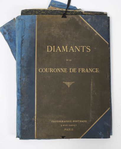 Diamants de la couronne de France Ensemble de 23 photographies de parures ou bijoux...